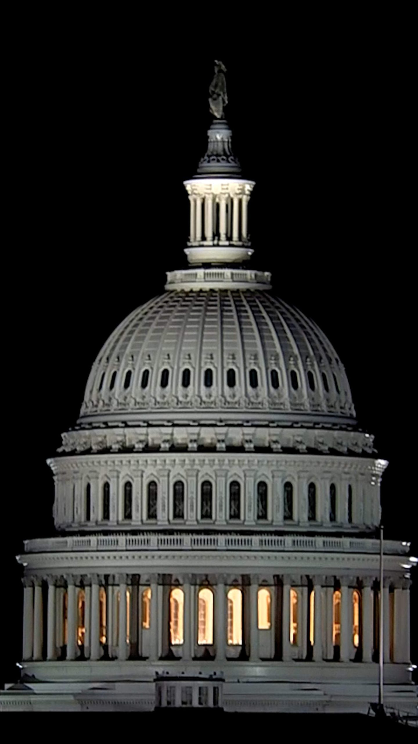 House passes bill to fully fund DHS