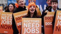 Starmer gives doctors 48 hours to cancel strike or lose new jobs package