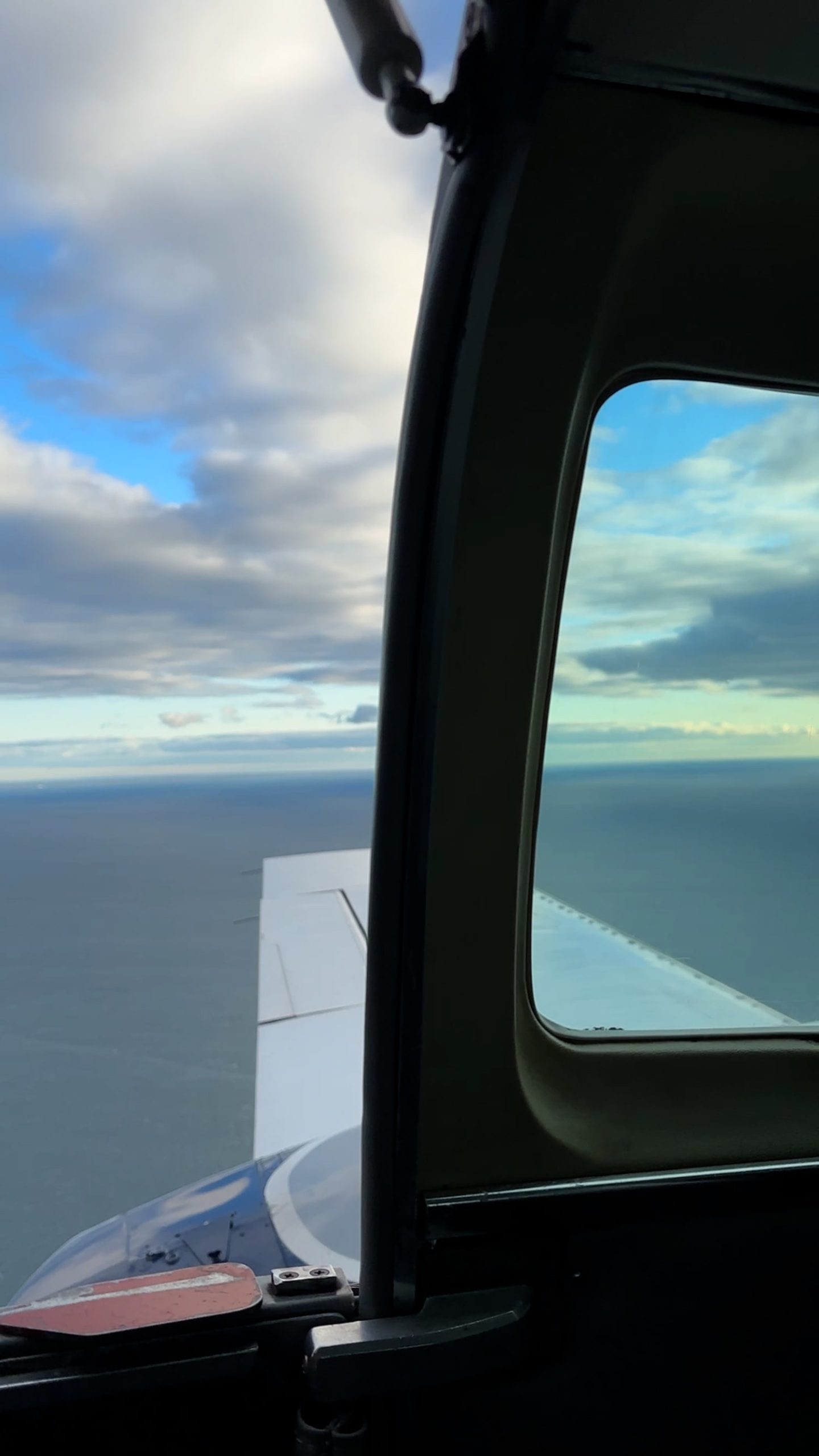 Cape Air plane returns to Nantucket after cabin door opens