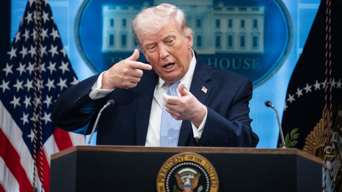 Did Trump say Kurdish groups kept guns from US meant for Iranian protesters?