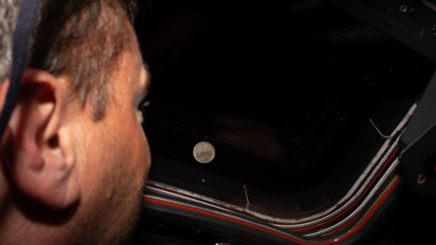 Astronauts suggest naming a moon crater ‘Carroll’ after their commander’s late wife