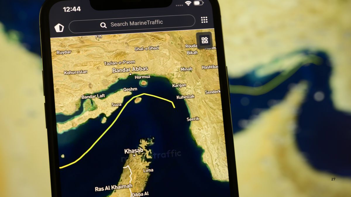 Analyzing claim Trump insider bet $51M on oil prices dropping before US announced Iran ceasefire