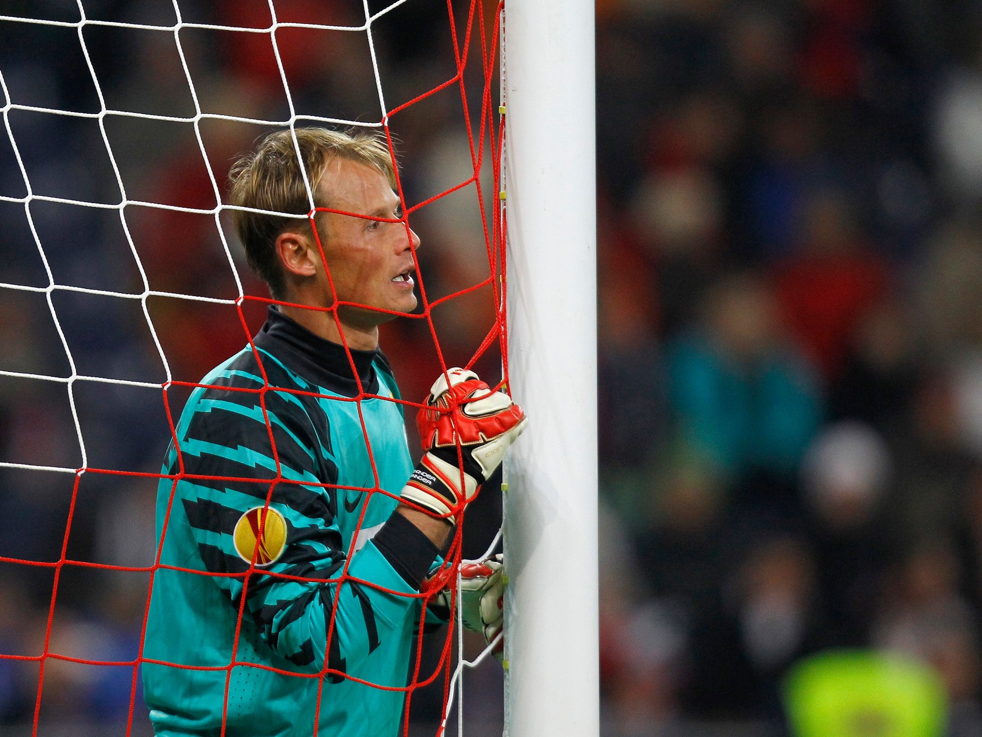 Ex-Arsenal and Liverpool keeper Manninger killed in car crash with train