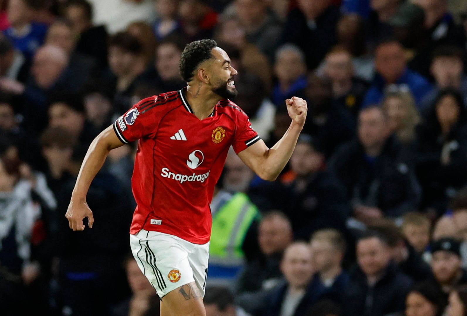 Manchester United beat Chelsea as Cunha strike boosts Champions League hope
