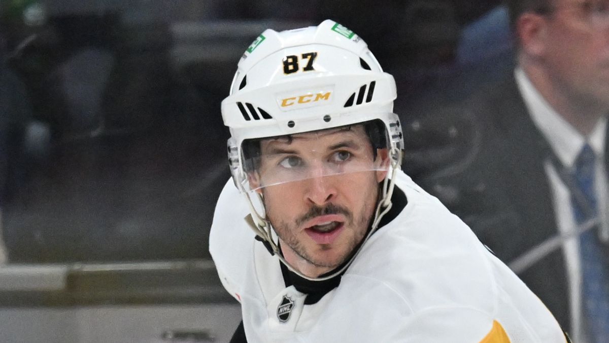 Did NHL star Sidney Crosby donate $12.4M to build 75 homes for Pittsburgh homeless shelter initiative?