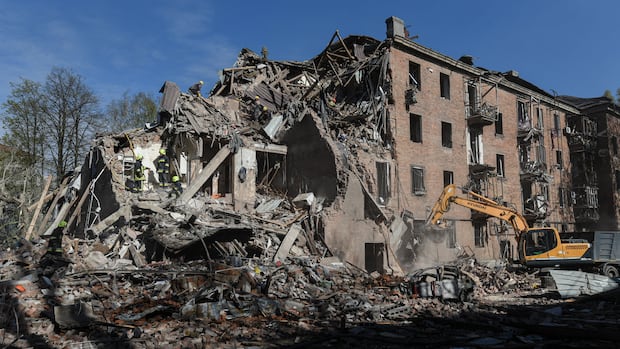 Russian attacks kill 5 and wound more than 30 in Ukraine’s Dnipro