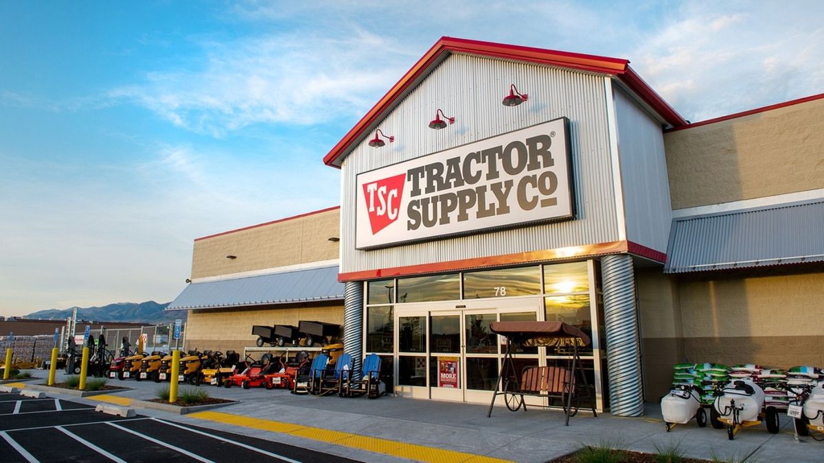Facebook posts promoting discounted Tractor Supply riding mowers if you fill out survey are scams