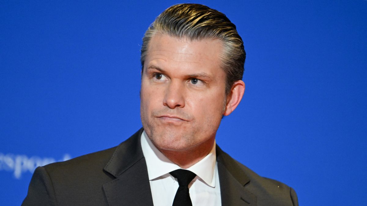 Photo shows Pete Hegseth smiling after shooting at White House correspondents’ dinner