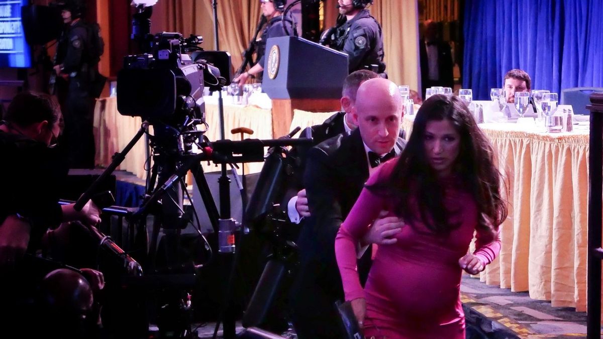 Does photo show Stephen Miller using pregnant wife as ‘human shield’ at White House correspondents’ dinner?