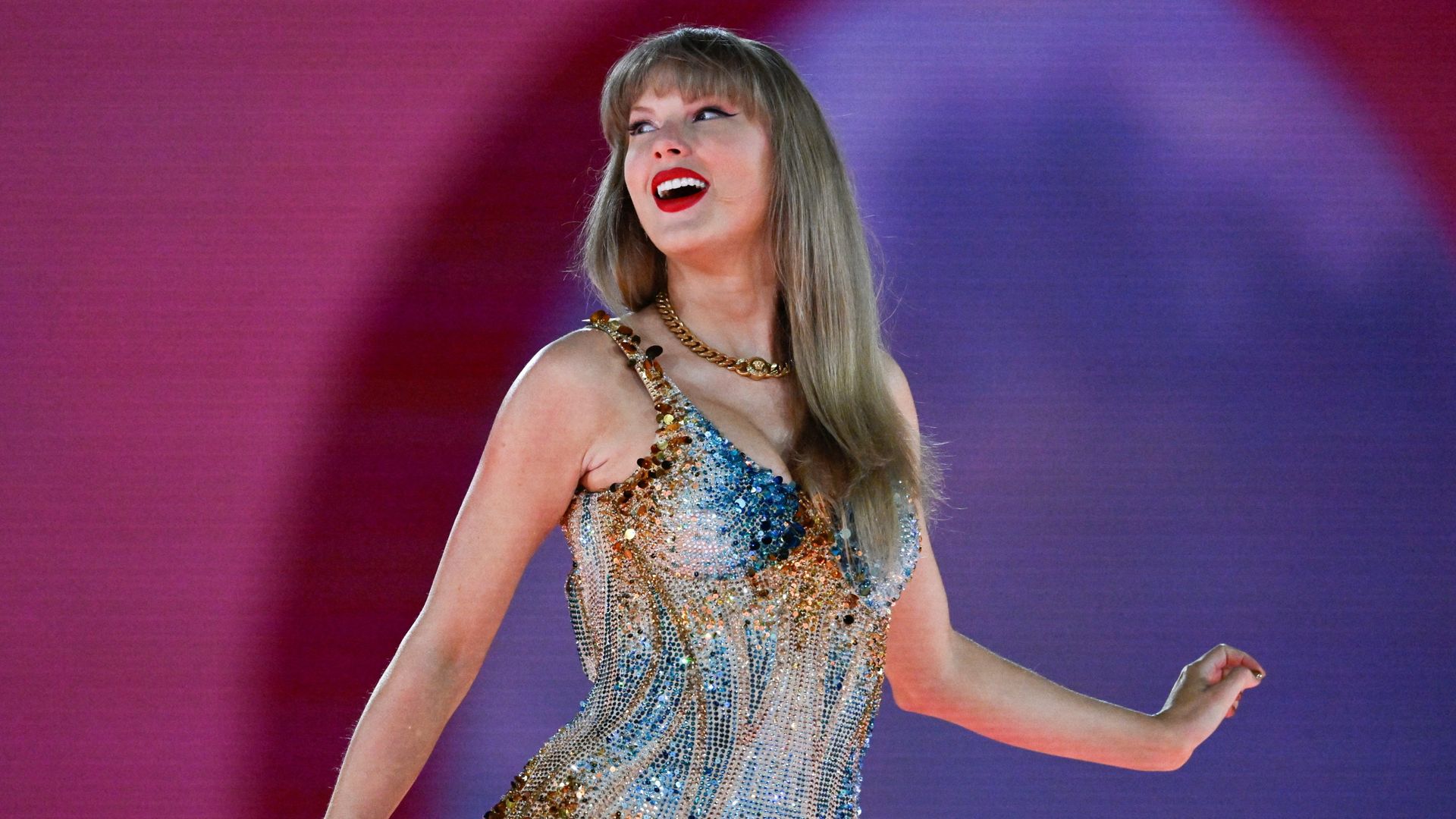 Taylor Swift files to trademark her voice and image
