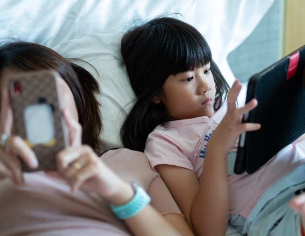 Digital media preferences influence public beliefs about vaccines