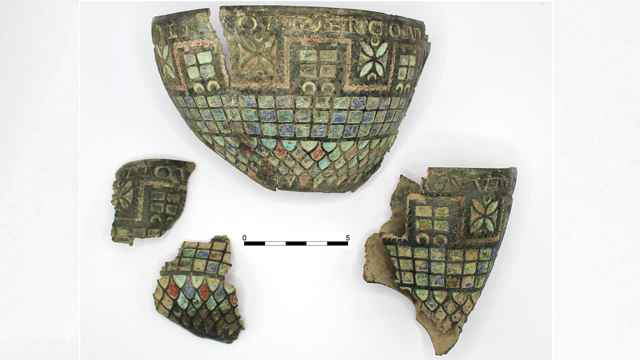 1,900-year-old souvenir cup featuring Hadrian’s Wall and Roman forts discovered in Spain