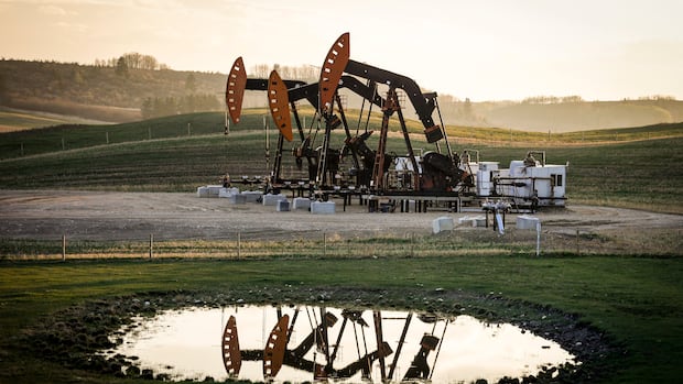 Oil prices hit new wartime high before easing, as gas prices expected to go up