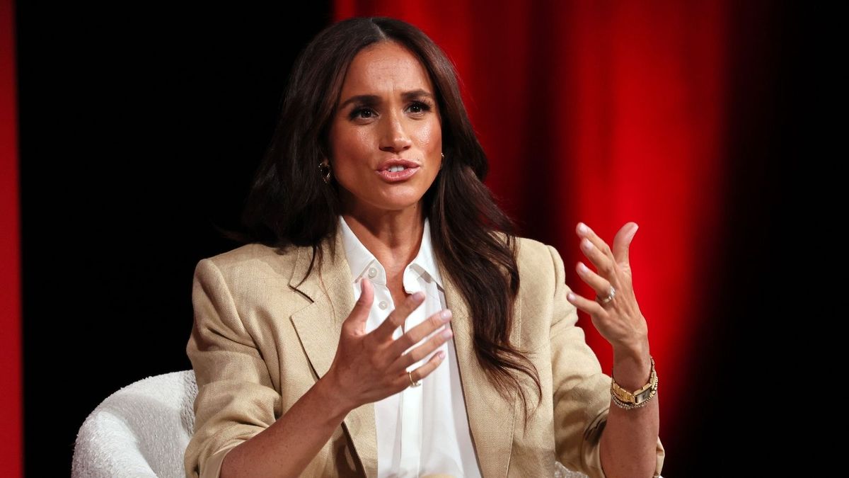 Did Meghan, Duchess of Sussex, superglue sorority sisters’ eyelids shut? There’s no proof