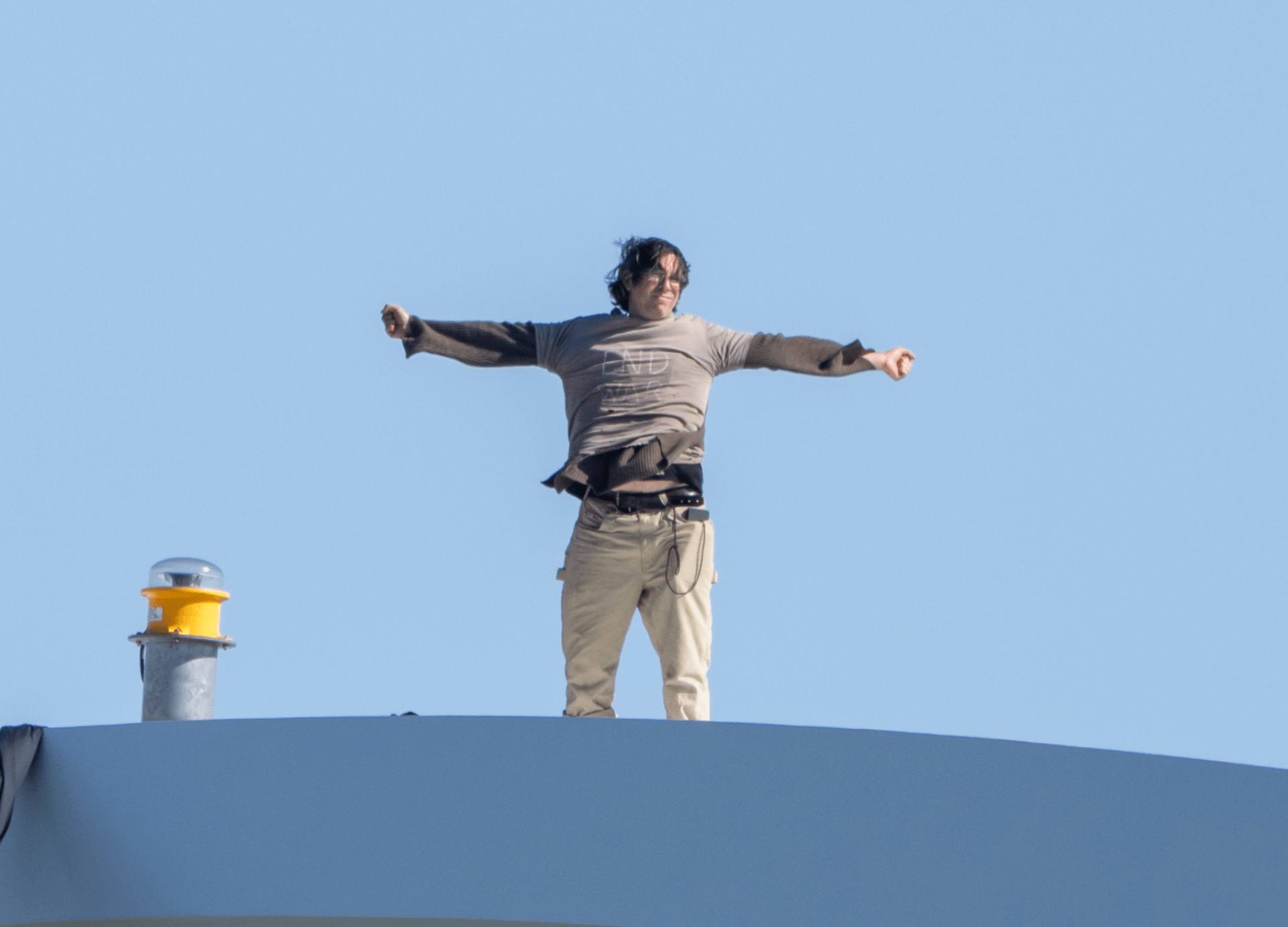 Iran war protester speaks to Al Jazeera from top of Washington bridge