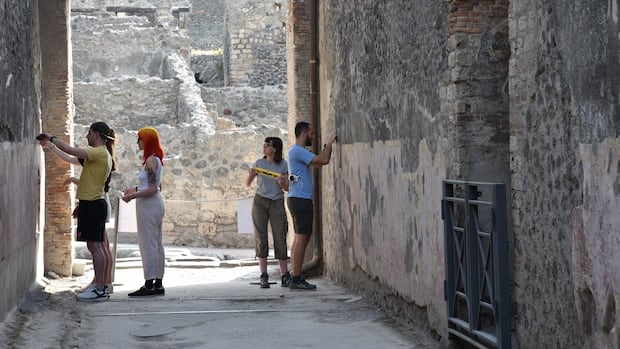 In Pompeii, ancient graffiti depicting daily life is being revealed thanks to modern technology