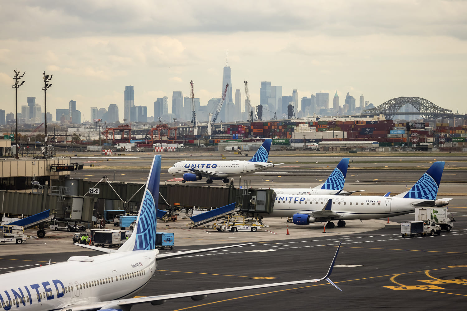 Driver on N.J. Turnpike hurt as United plane hits pole on approach to Newark airport
