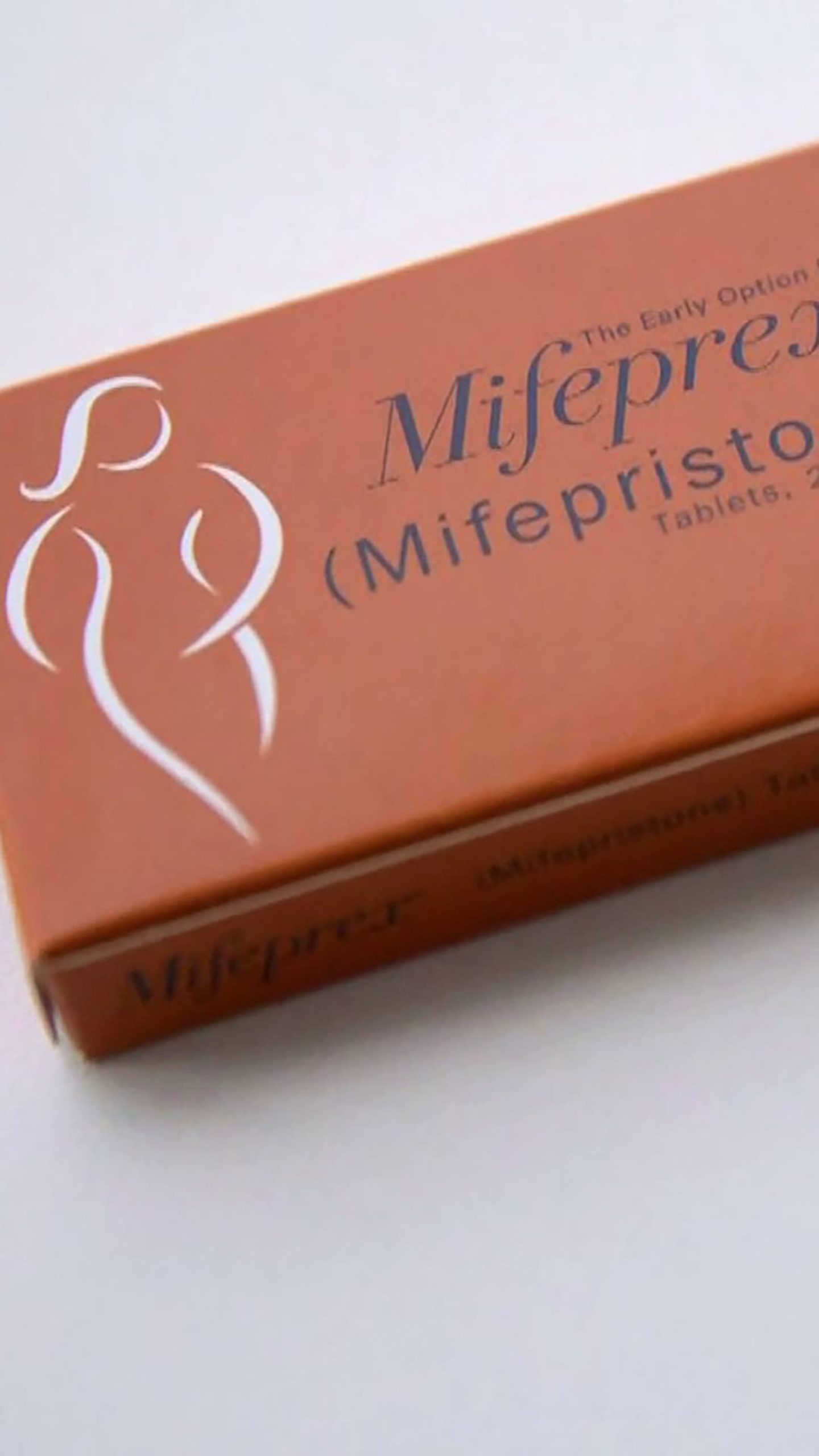 Supreme Court temporarily restores access to abortion pill