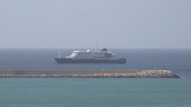 Evacuations planned as suspected hantavirus outbreak traps 150, including 4 Canadians, on cruise ship