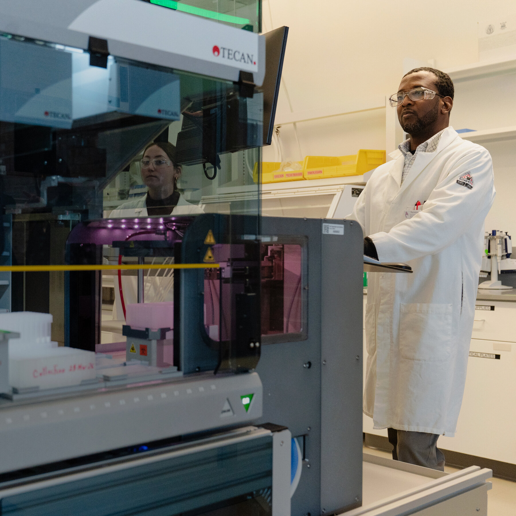 American Factories Lag in Adopting A.I. This Drugmaker Is an Exception.