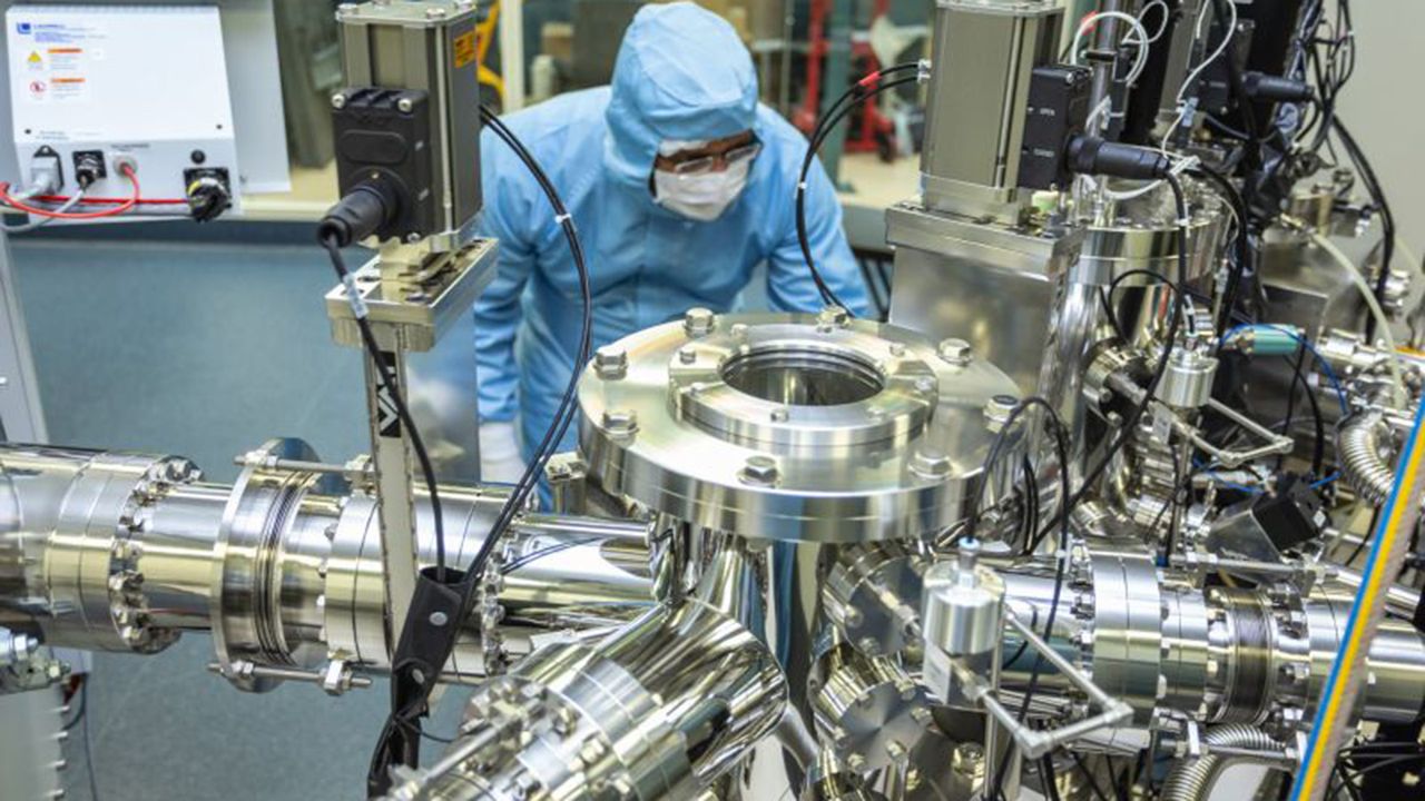 Quantum battery charges in a quadrillionth of a second with a laser — larger prototypes could last for years after charging for just a minute