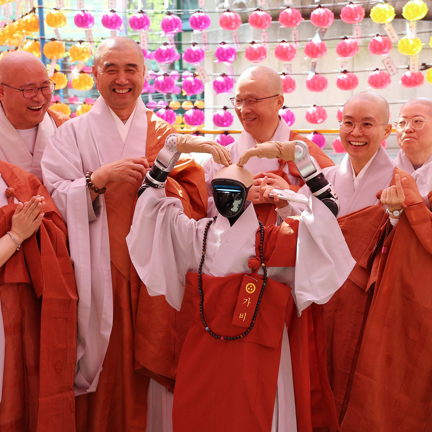 Meditating or Rebooting? A Robot Buddhist Monk Comes to Korea.