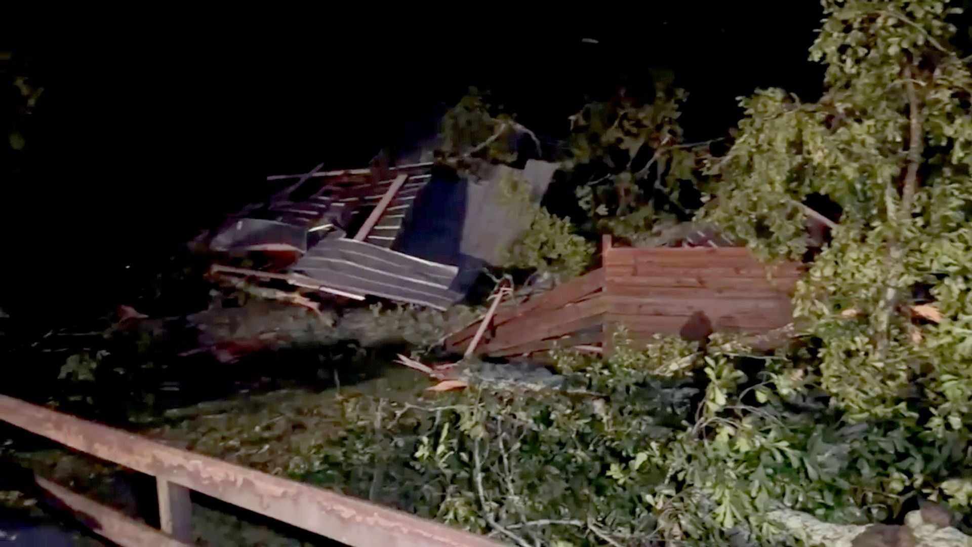 hundreds-of-homes-damaged-by-storms-as-‘multiple-tornadoes’-hit-mississippi