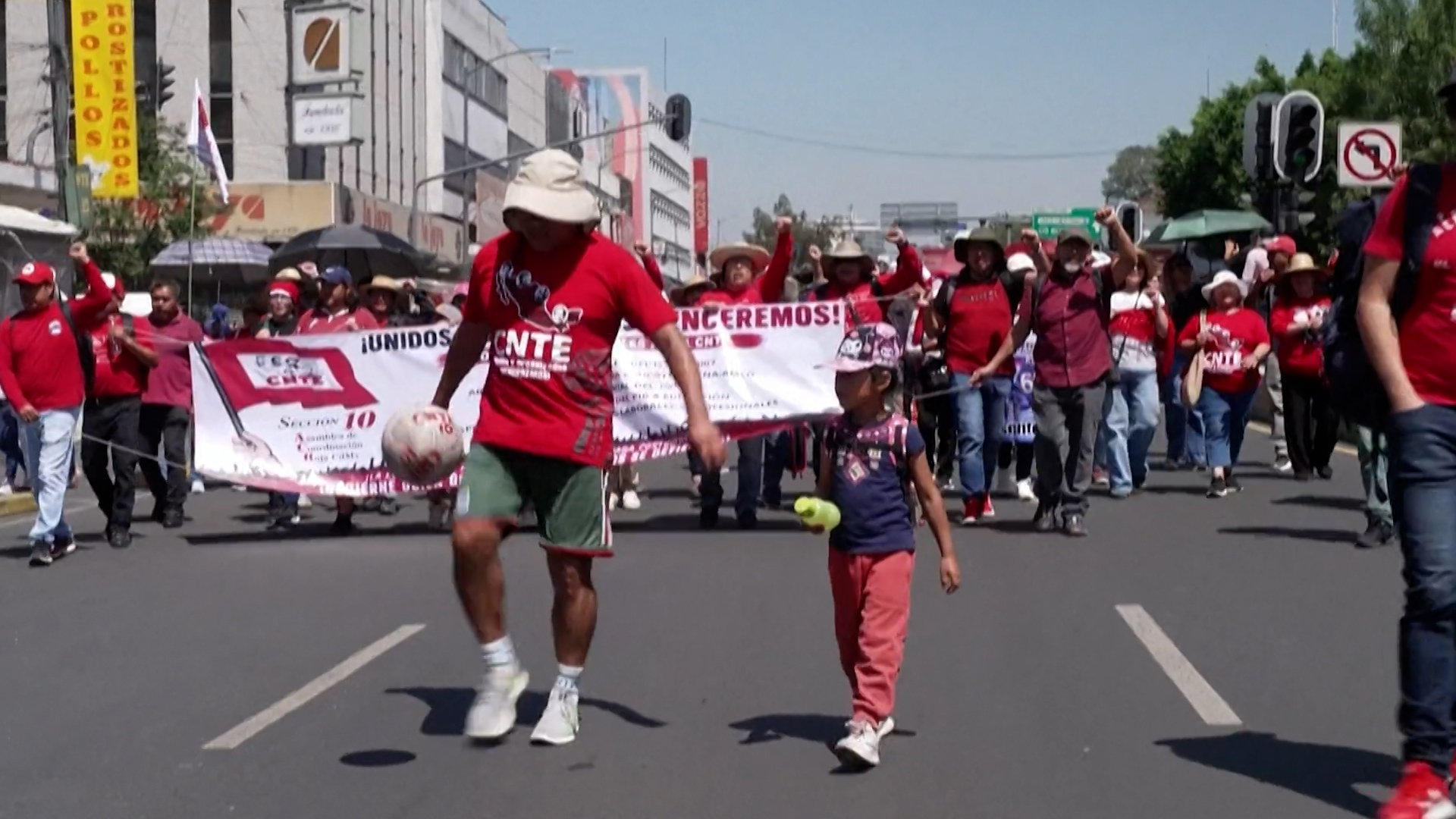 Mexico teachers threaten World Cup disruption over pay