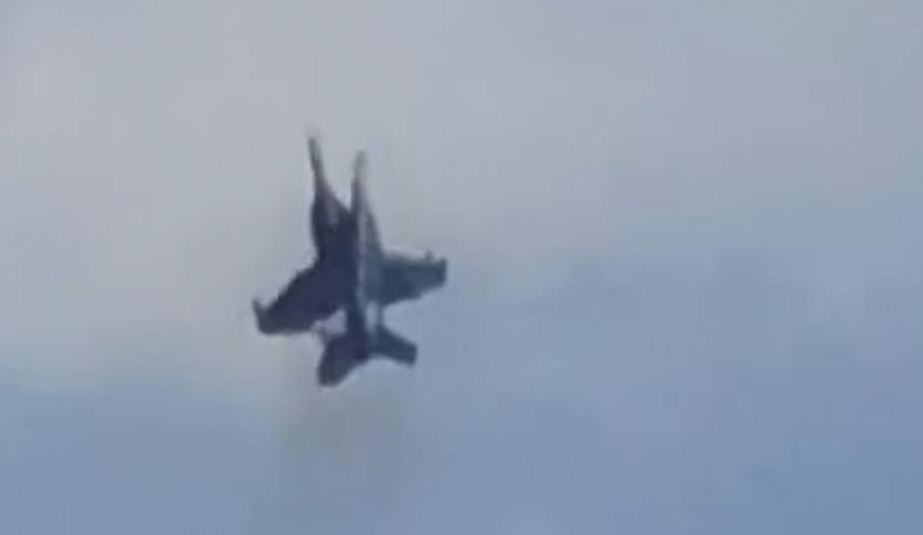 Moment of collision between two Navy jets at Idaho air show