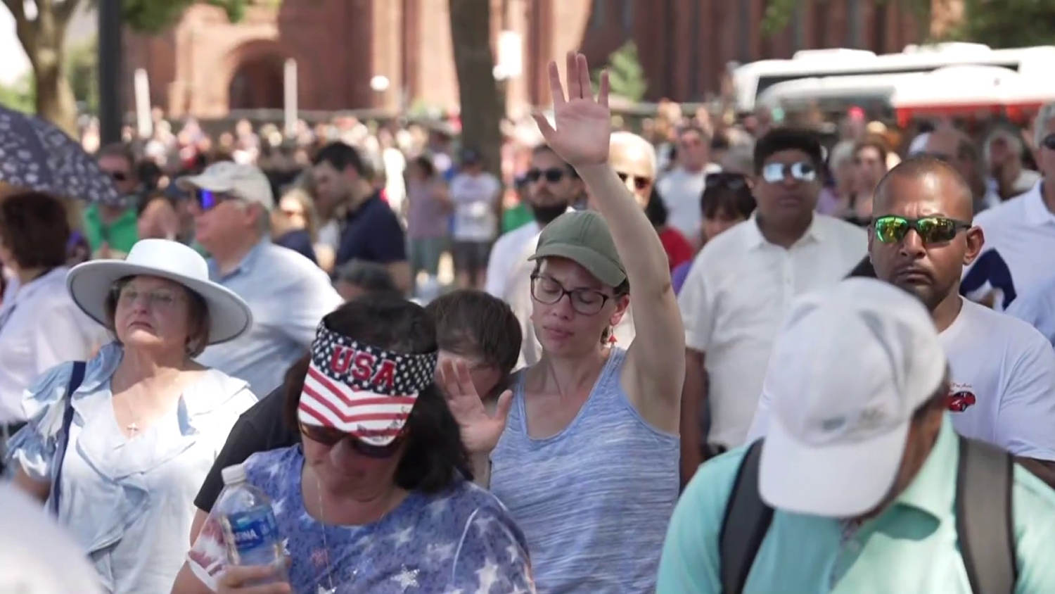 Thousands attend prayer rally in Washington