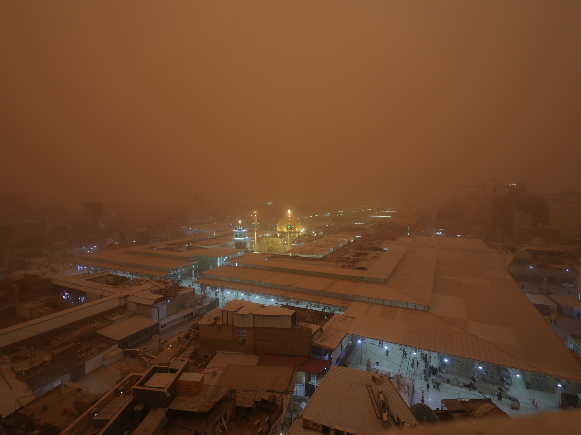 Heavy sandstorm hits Iraq as hospitals battle respiratory issues