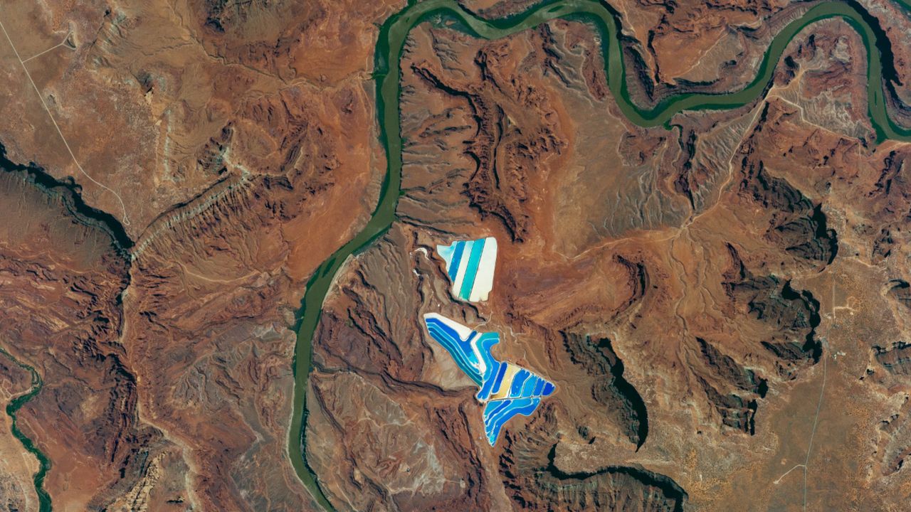 Bright-blue ‘potash ponds’ shine alongside a dark-green river in Utah — Earth from space