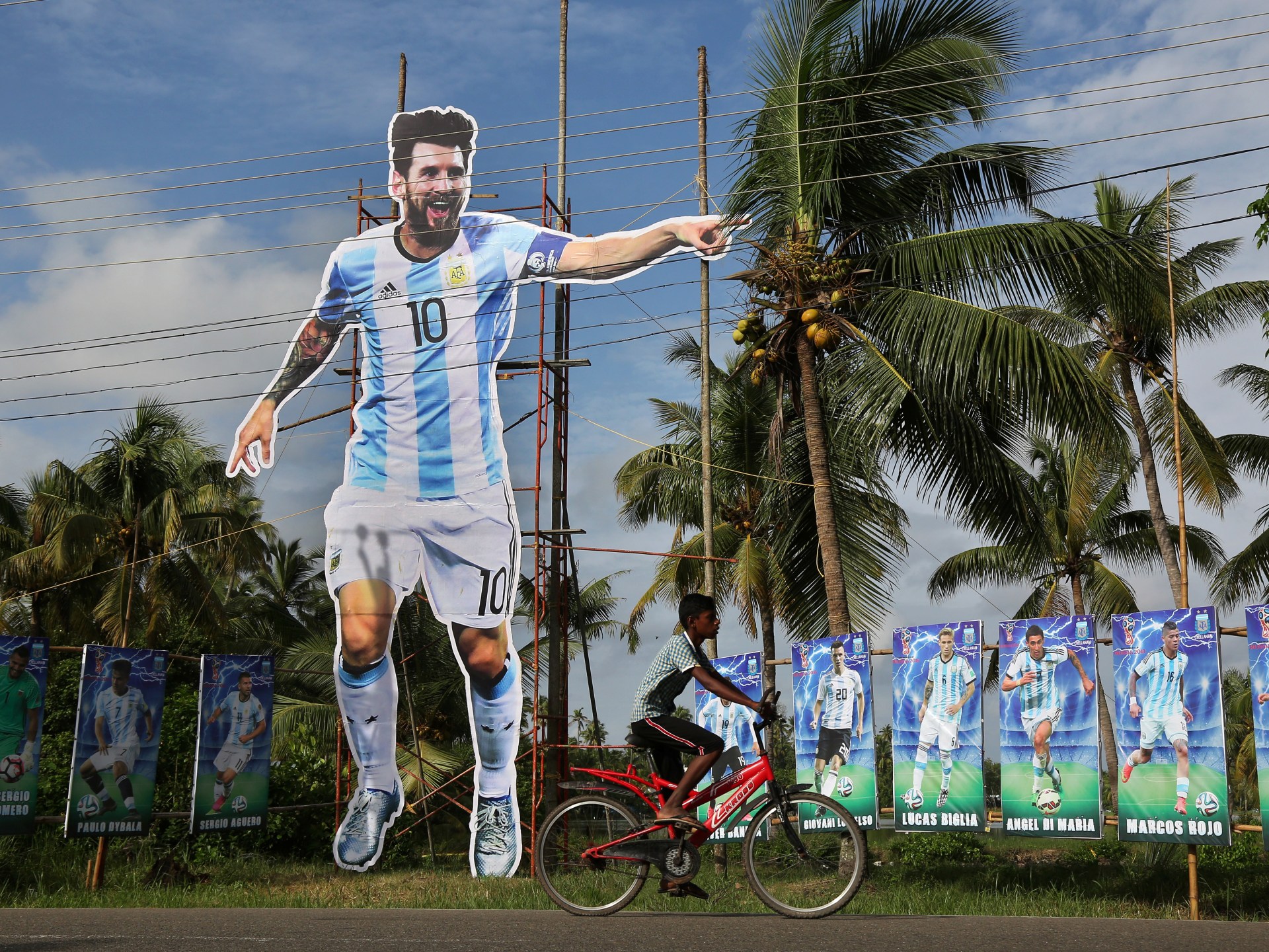 Why has FIFA not signed a World Cup broadcast deal in India?