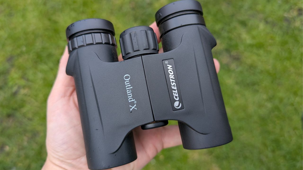 Celestron Outland X 10×25 binocular review