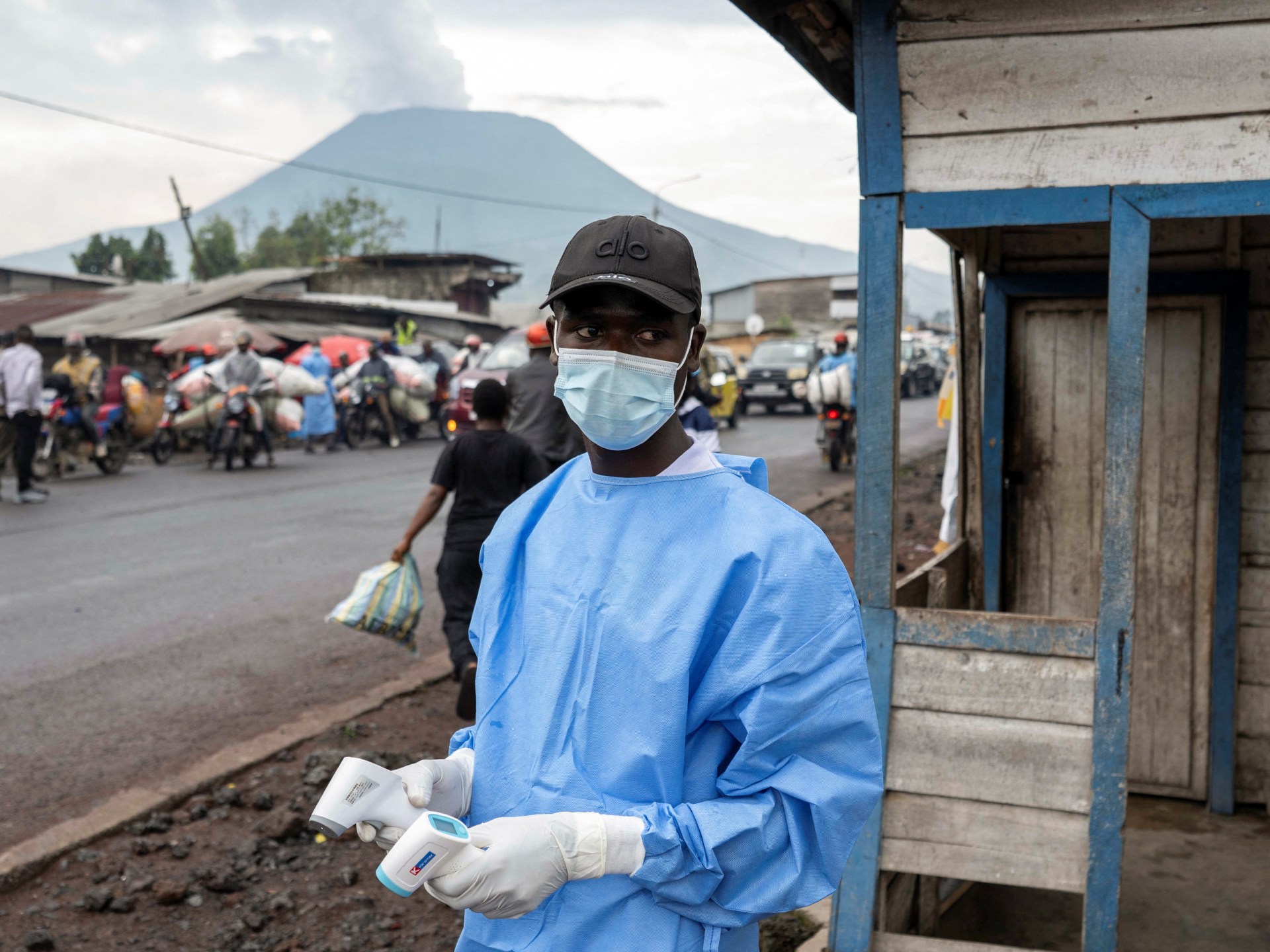 Violence and overcrowding hampers Ebola response in DRC