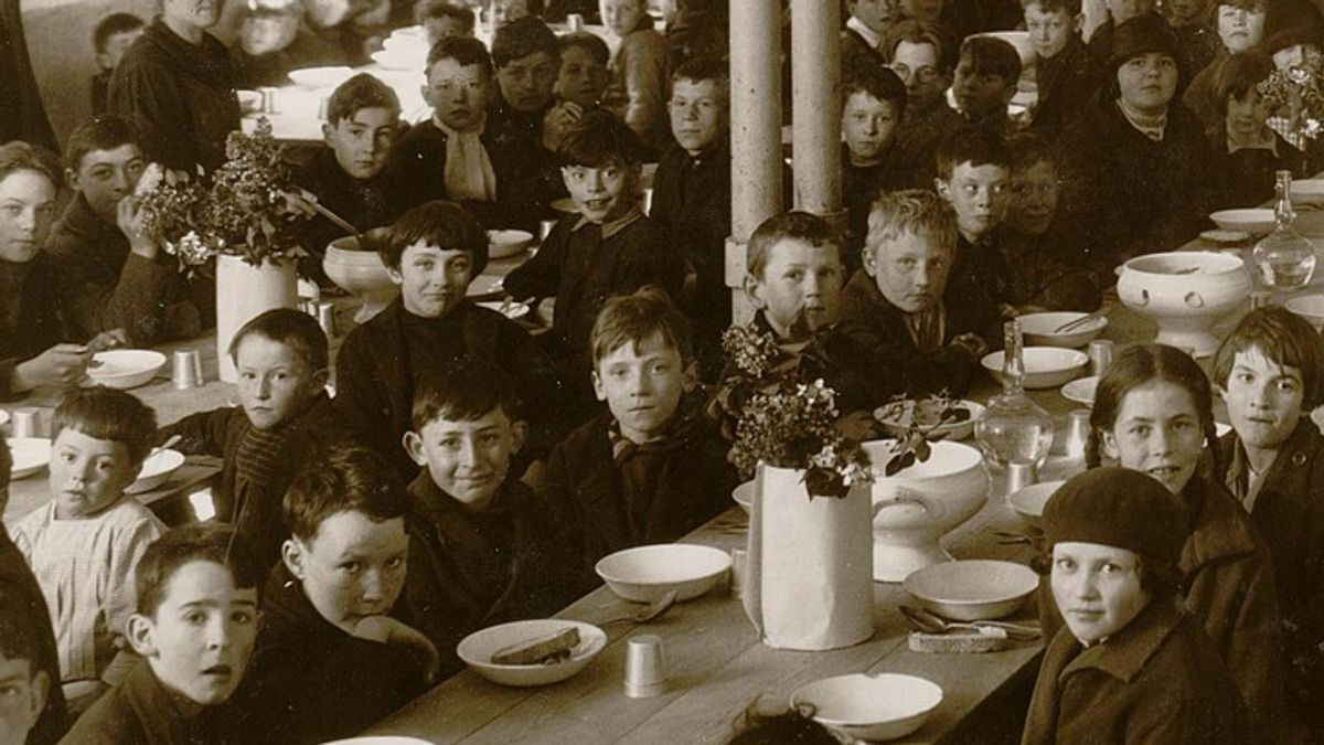 Did French schools allow children to drink alcohol at lunch until 1956?