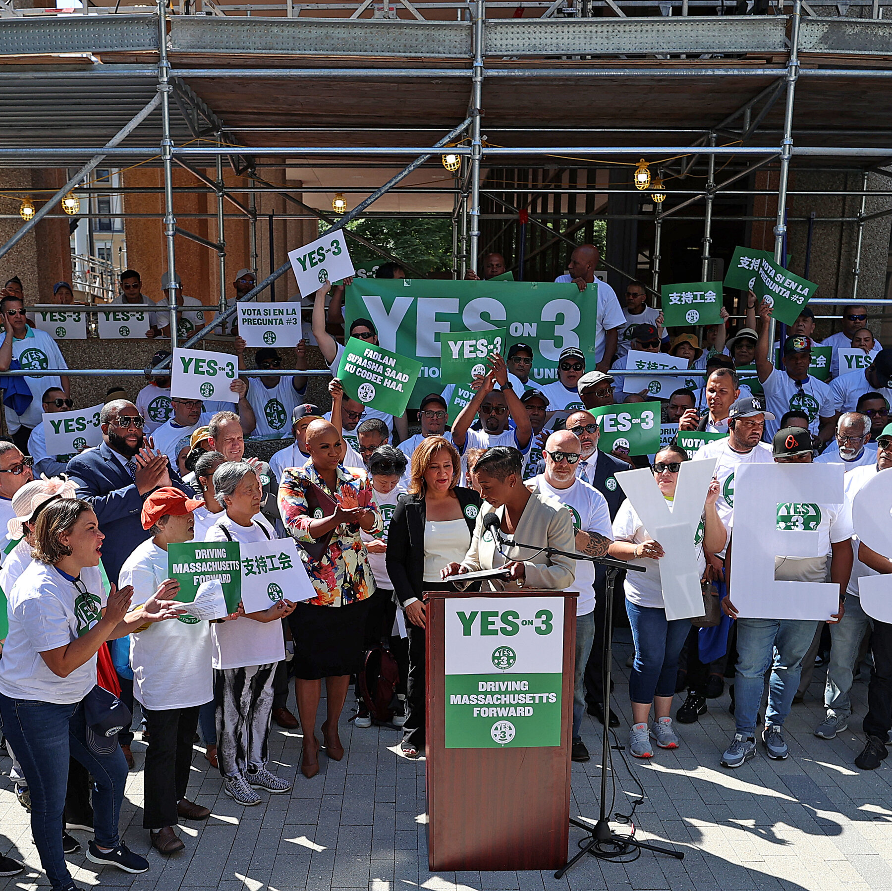 Massachusetts Uber and Lyft Drivers Form First Union for Ride-Share Workers