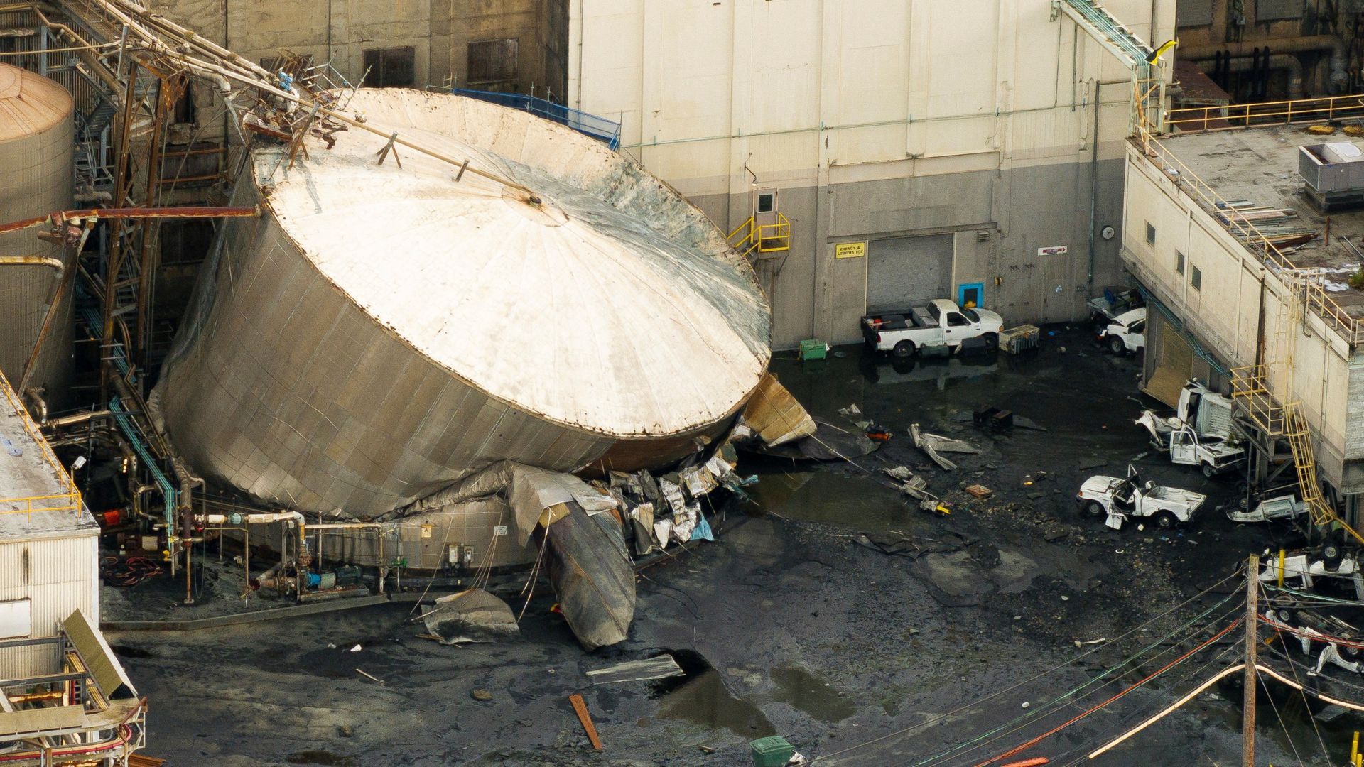 One killed and nine missing after chemical tank implodes in US
