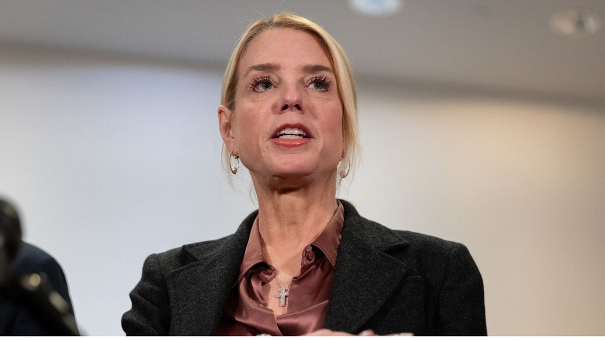 Former AG Pam Bondi treated for thyroid cancer