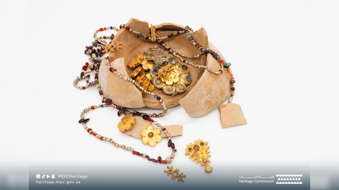 1,200-year-old gold hoard discovered in Saudi Arabia may have been buried by a medieval pilgrim