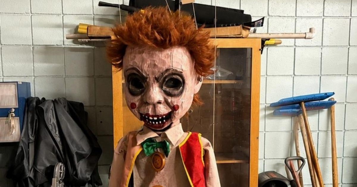 Giant nightmare clown puppet appears at police station – and no one knows why
