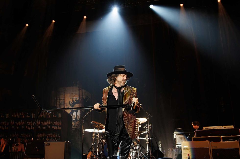 Rock singer humiliates red state crowd chanting ‘U-S-A’ as audience storms out