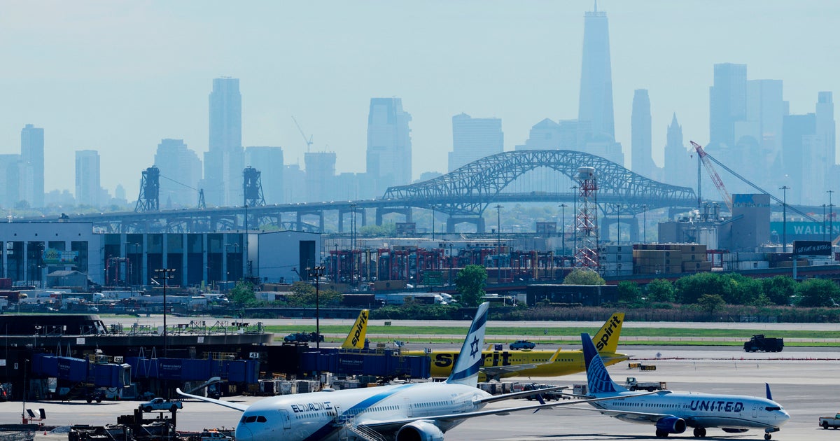 United Airlines Flight To Spain’s Return To NJ Because Of Bluetooth Network Name