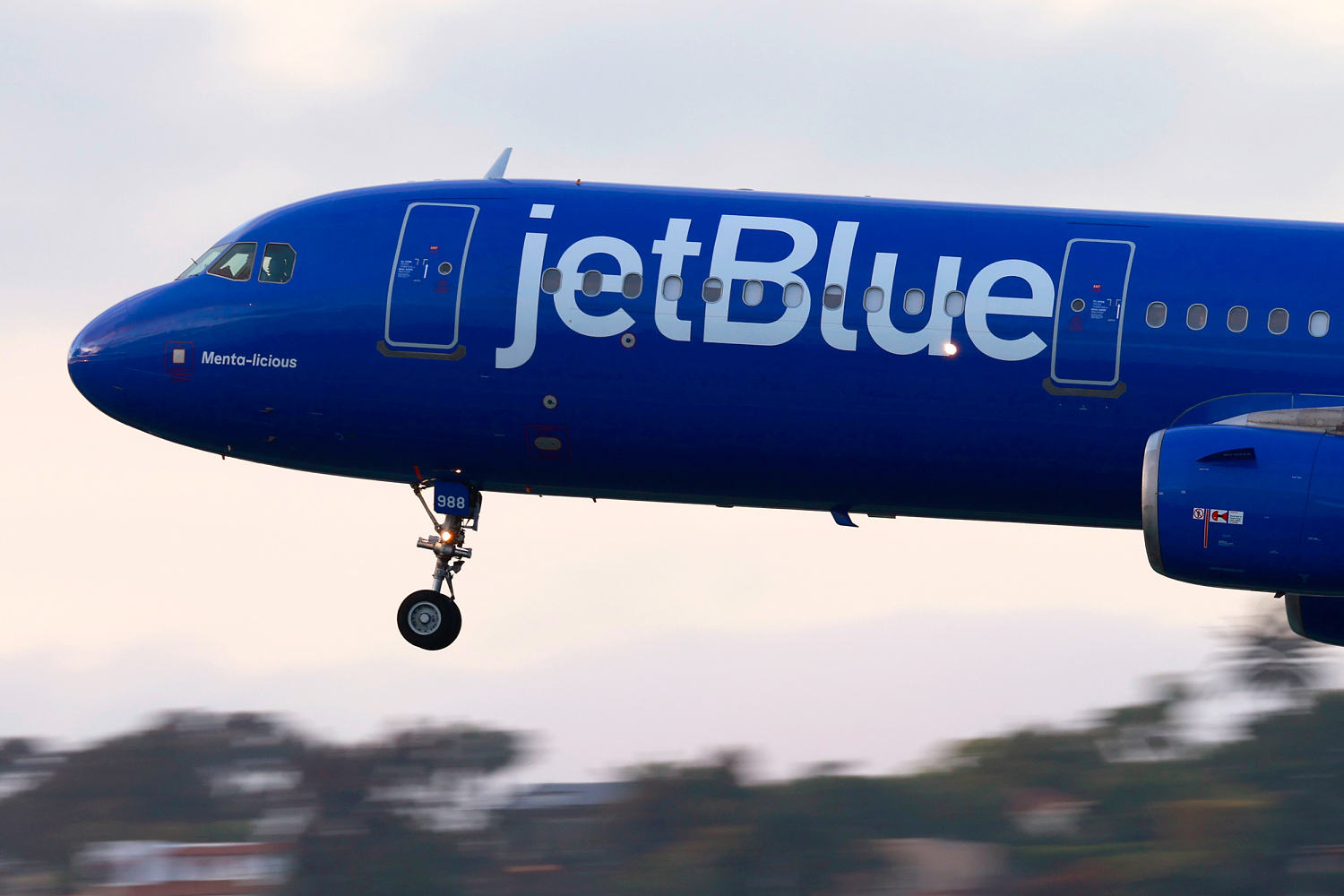 FAA probes close call between Jet Blue plane and aircraft near Fort Lauderdale Airport