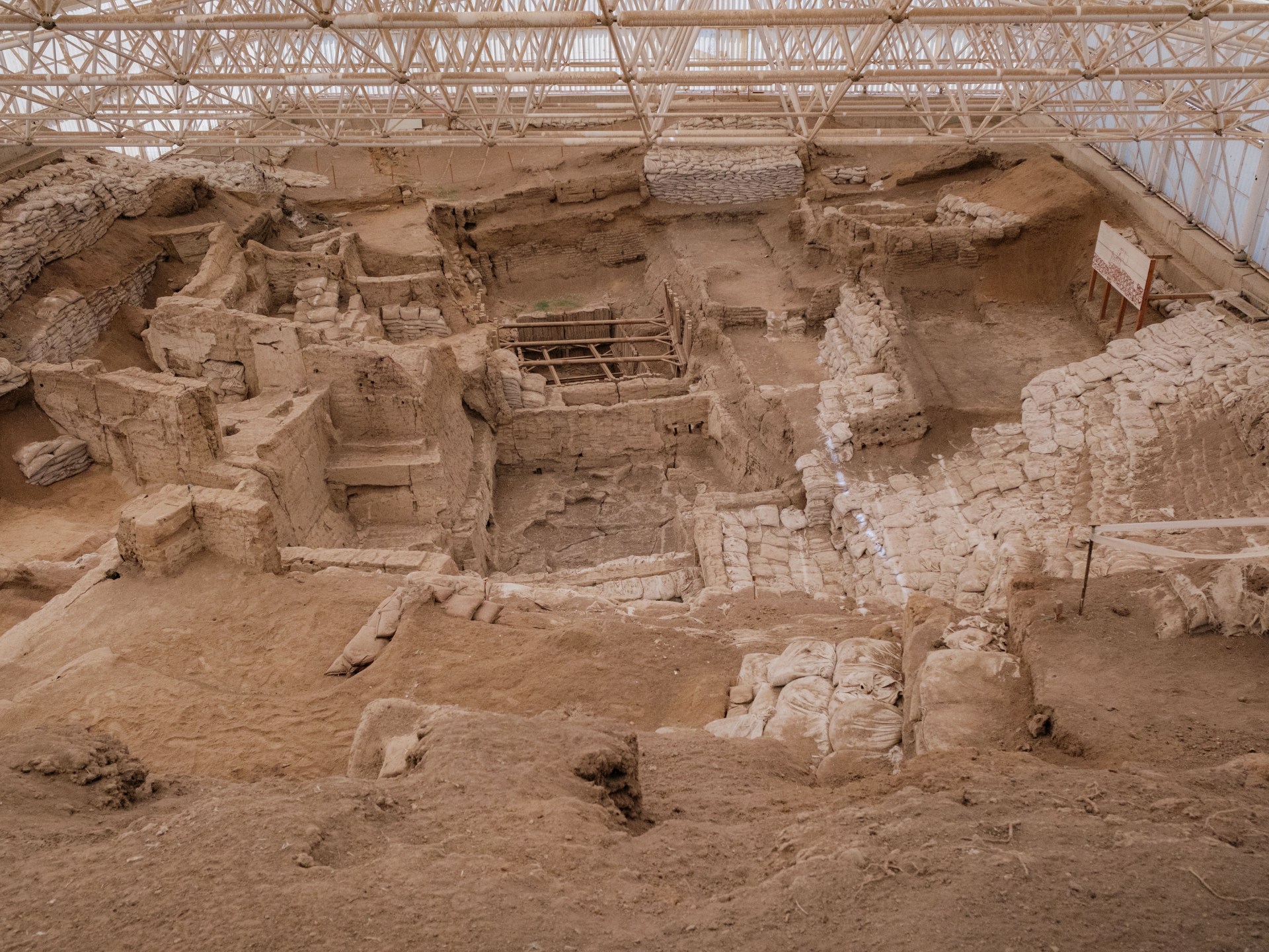Archaeologists find ancient matrilineal society in Turkiye’s Catalhoyuk