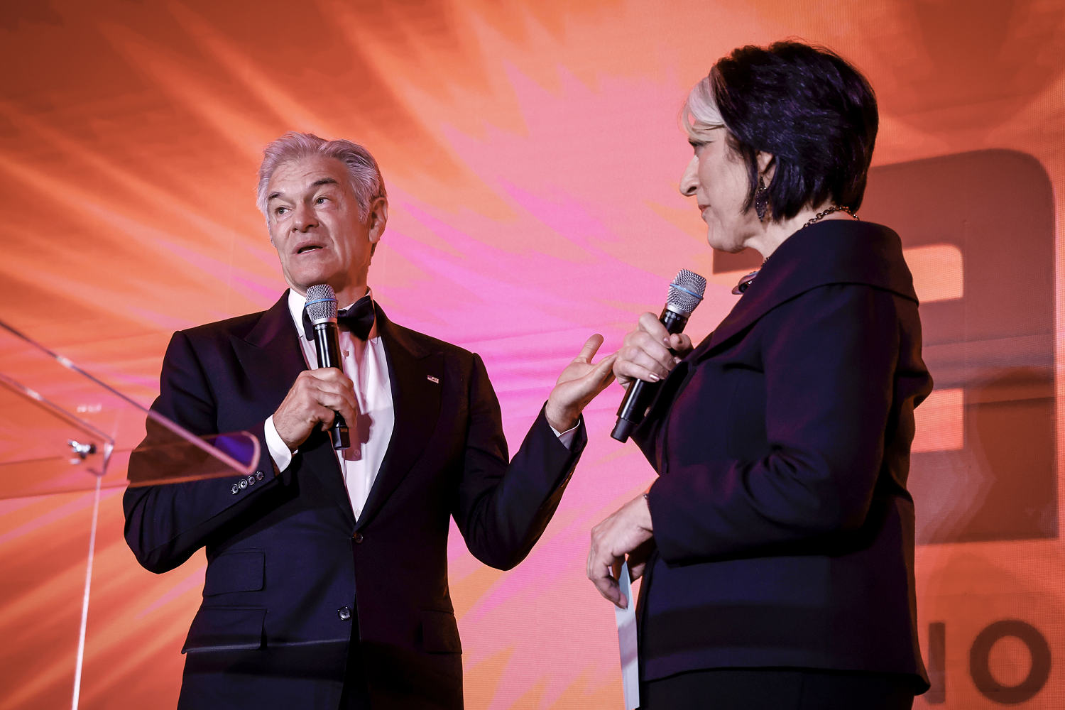 AI’s elite celebrated in Washington as the public sours on data centers and chatbots