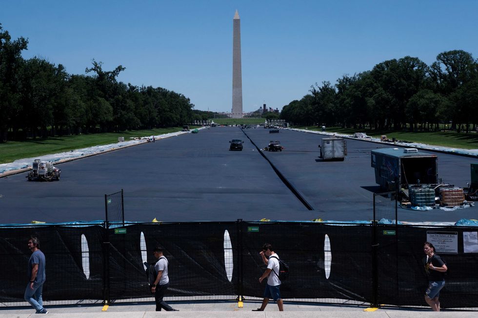 Trump thanks himself in post about his takeover of part of Lincoln Memorial