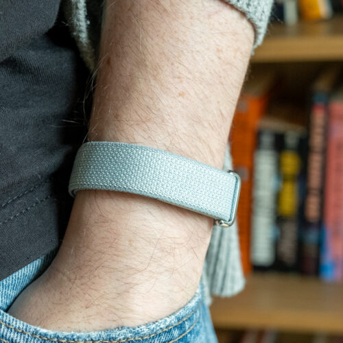 The Fitbit Air is a good wearable weighed down by a chatty AI “coach”