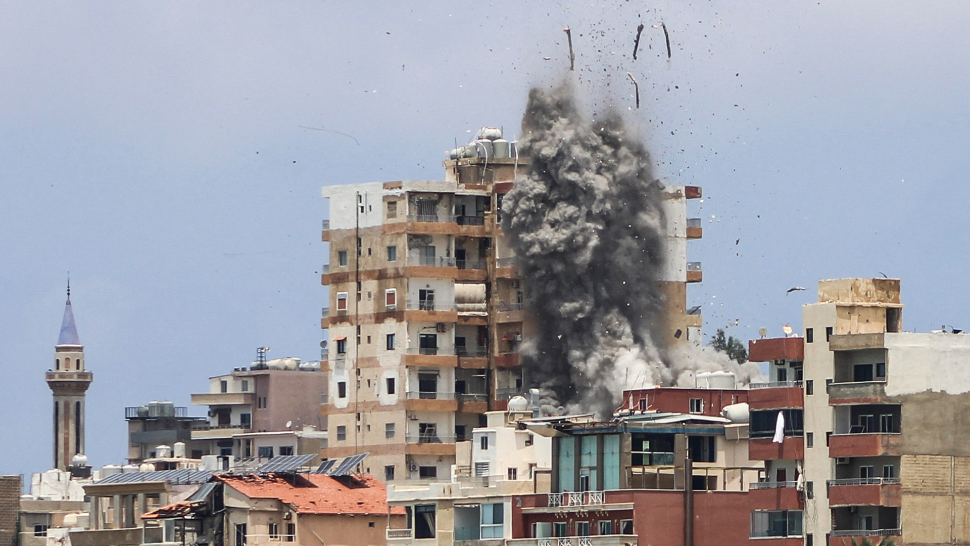 Israeli forces kill nine in Tyre after issuing forced displacement orders