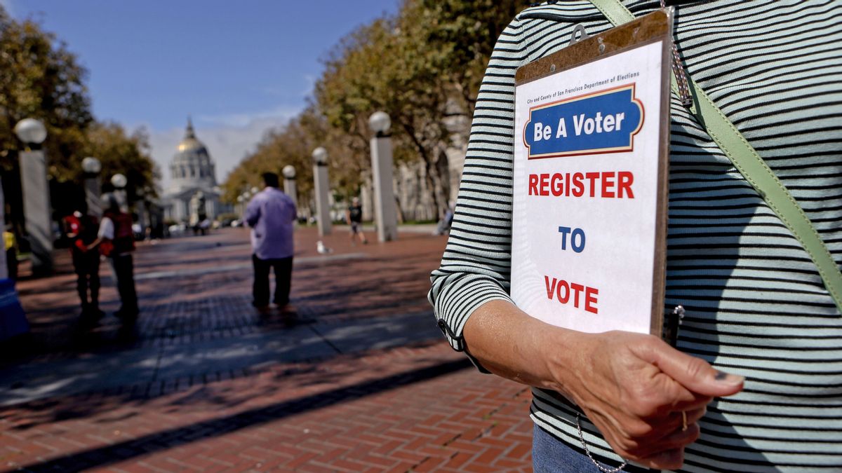 Inspecting rumor California accepts gym cards as ID for voter registration